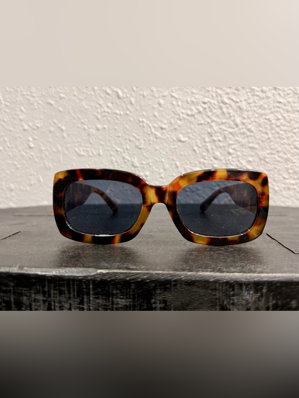 Women’s Tortoiseshell Oval Sunglasses